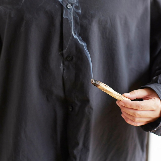 ペルー産パロサント（4本）とセージ（10g）とアイアンと木の台セット／浄化