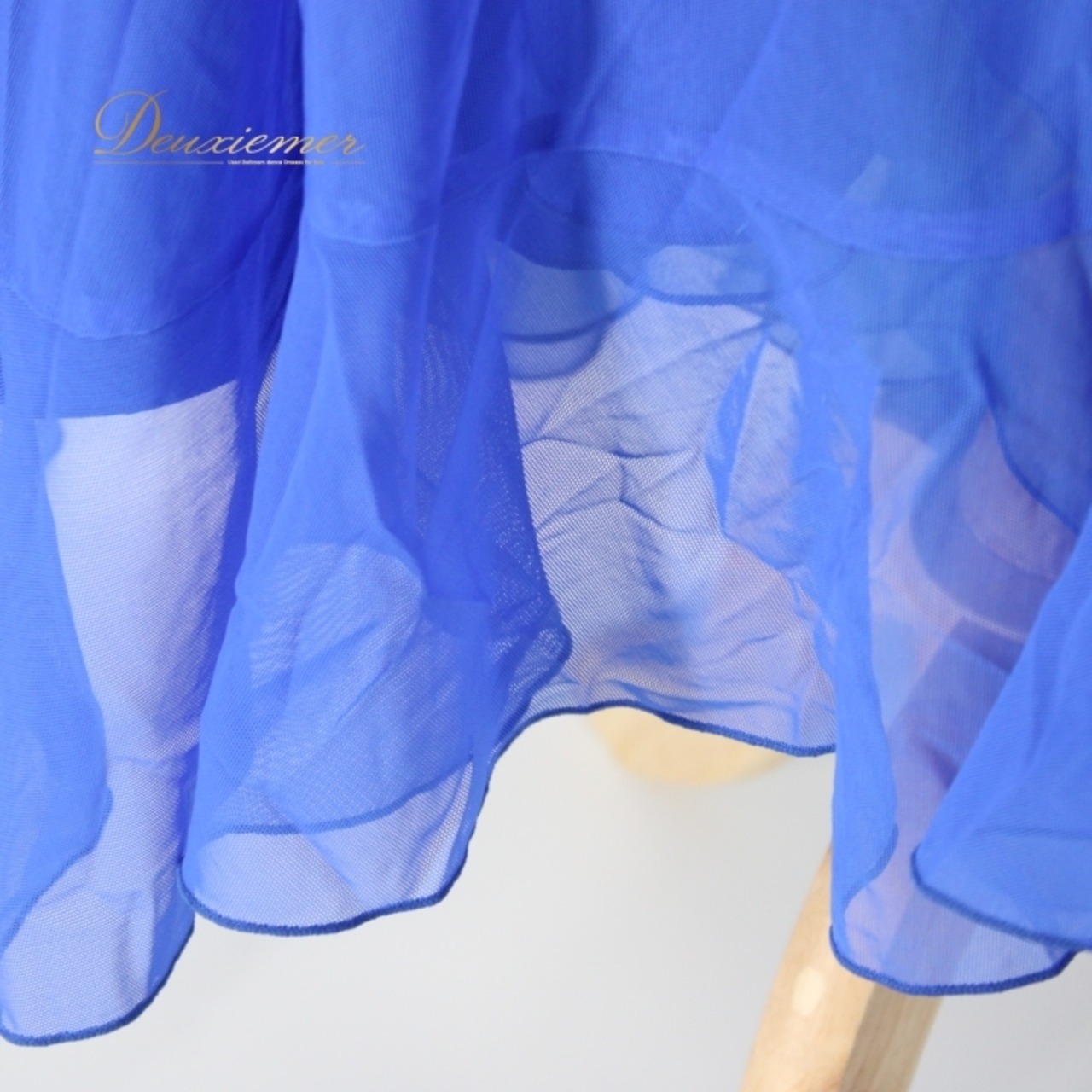 社交ダンス 衣装 スタンダード ドレス ワンピース パーティドレス 青 ブルー系 無地 レース フリル シンプル 長袖 上品 アシメ アシンメトリー スタイル 美しい ラグジュアリー おしゃれ エレガント 贅沢 おすすめ きれい 高品質 レディス ドレスアップ フェミニン レース使い シンプルデザイン ショップ 自宅用 イベント コスチューム バレエ ダンス用 お呼ばれ パーティー 体型カバー 伸縮性 かわいい