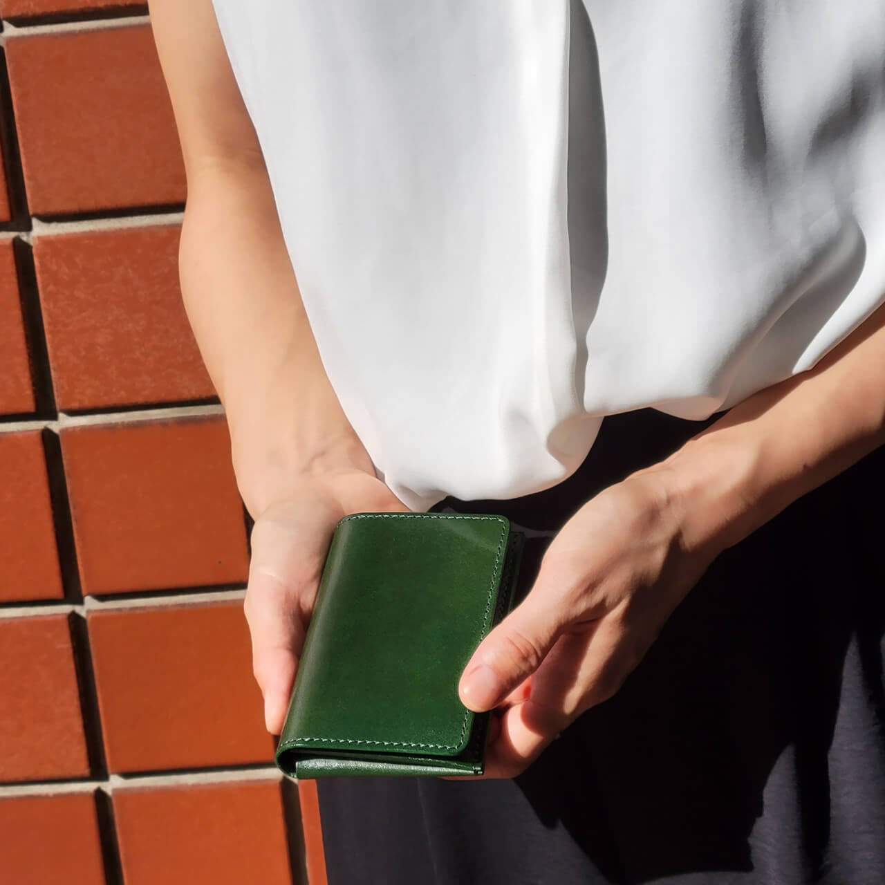 取り出しやすい名刺入れ グリーン | Leather+(レザープラス 取り出しやすい名刺入れ グリーン | Leather+(レザープラス