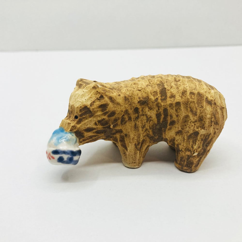 木彫り熊(かき氷)の置き物 / すずきたまみ / 陶芸作品