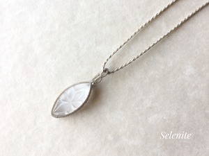 セレナイト macramé necklace