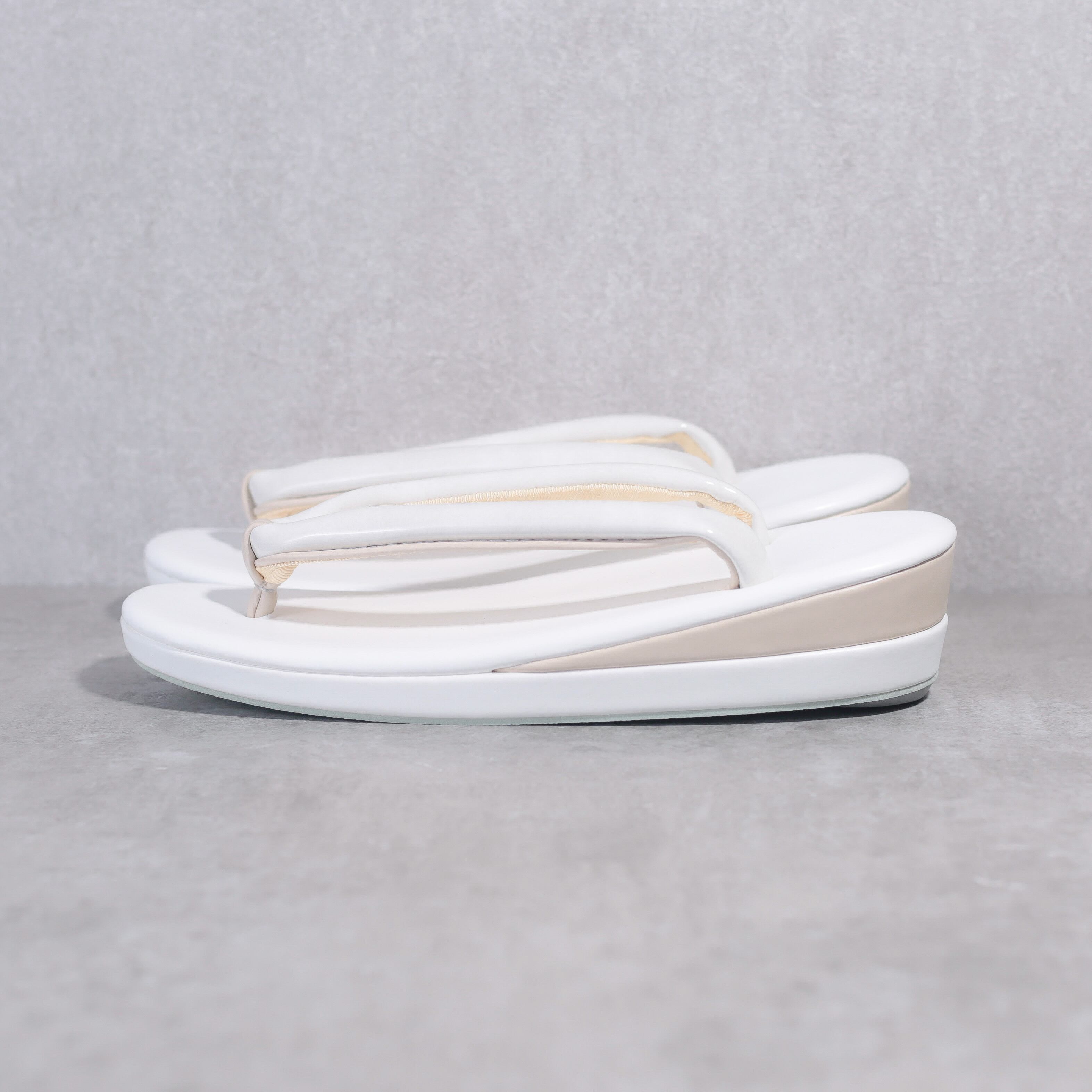 新品・未使用 草履バックセット 【ホワイト×シンプル】〈フリーサイズ