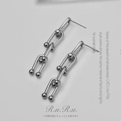 dunkle chain pierce