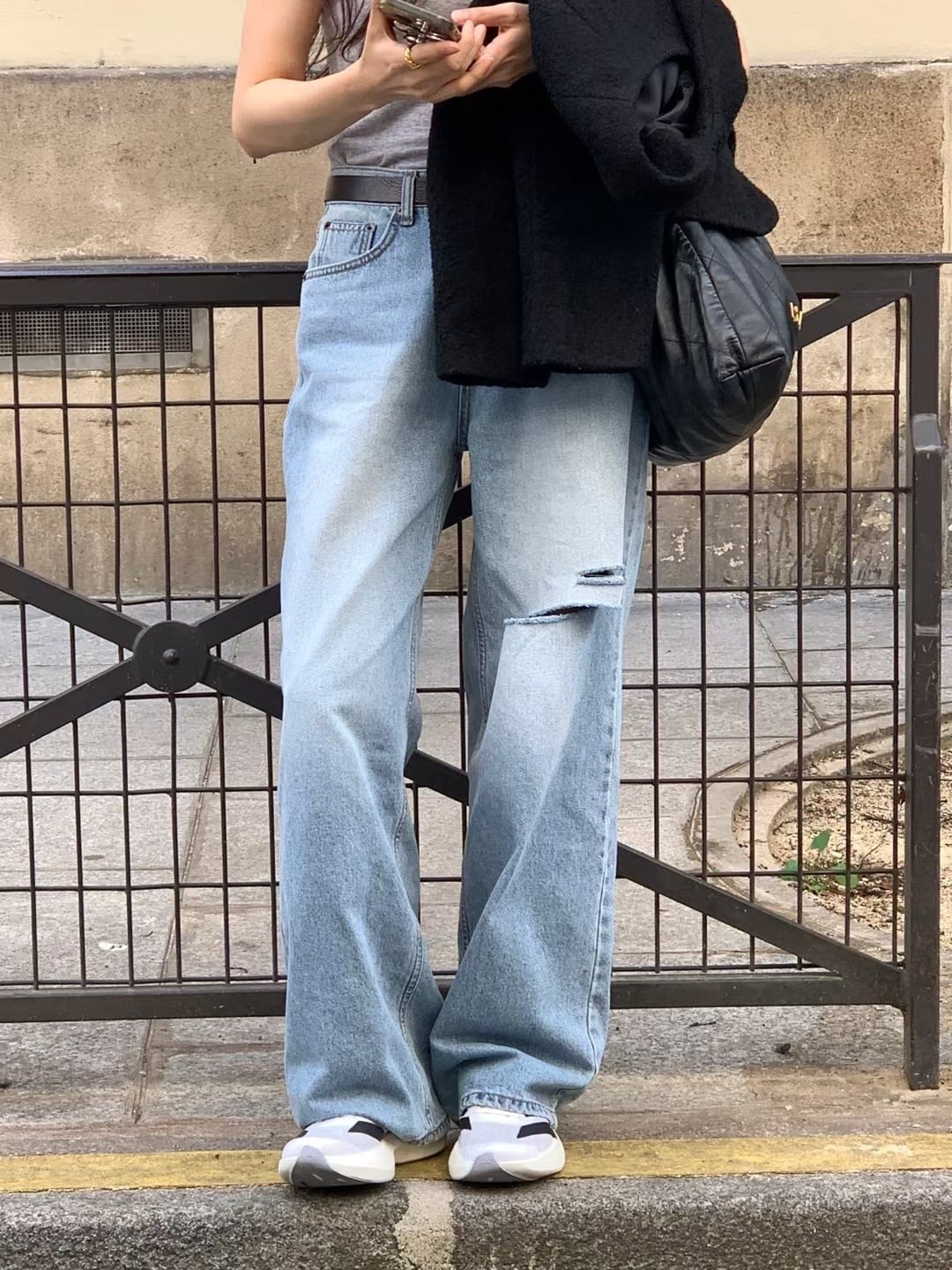 (即納)Objet / Distressed Light-Wash Denim