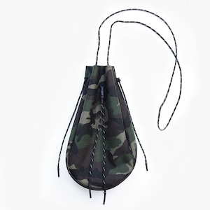 吉岡衣料店 drawstring bag (サコッシュ)【Lサイズ】camo (バッグ)