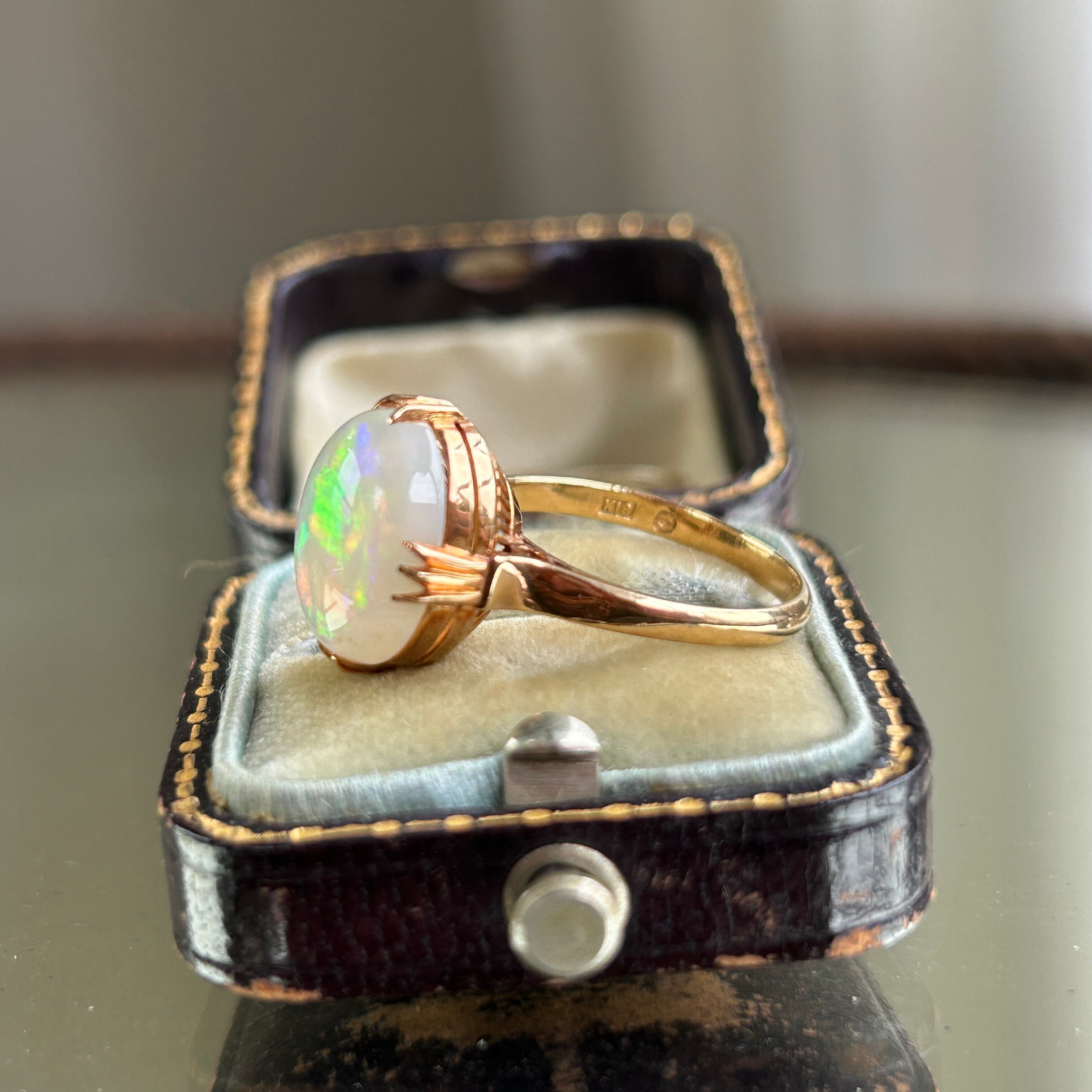 ヴィンテージ　K18　千本すかし端正なホワイトオパールのリング