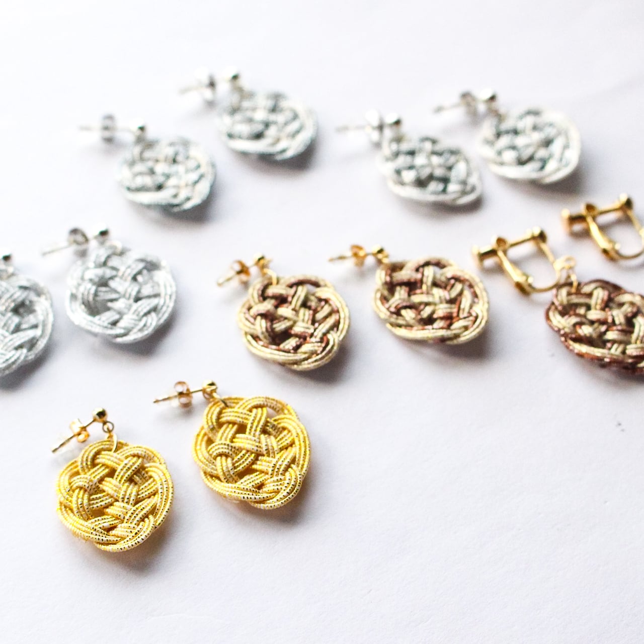 水引ピアス・イヤリング - TSUYA - ゴールド | 紙単衣 - kamihitoe