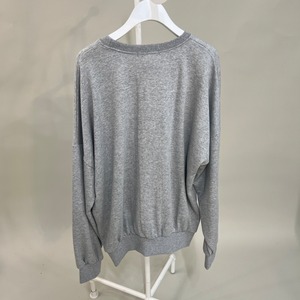 エンブレム風プリントプルオーバー　6900円