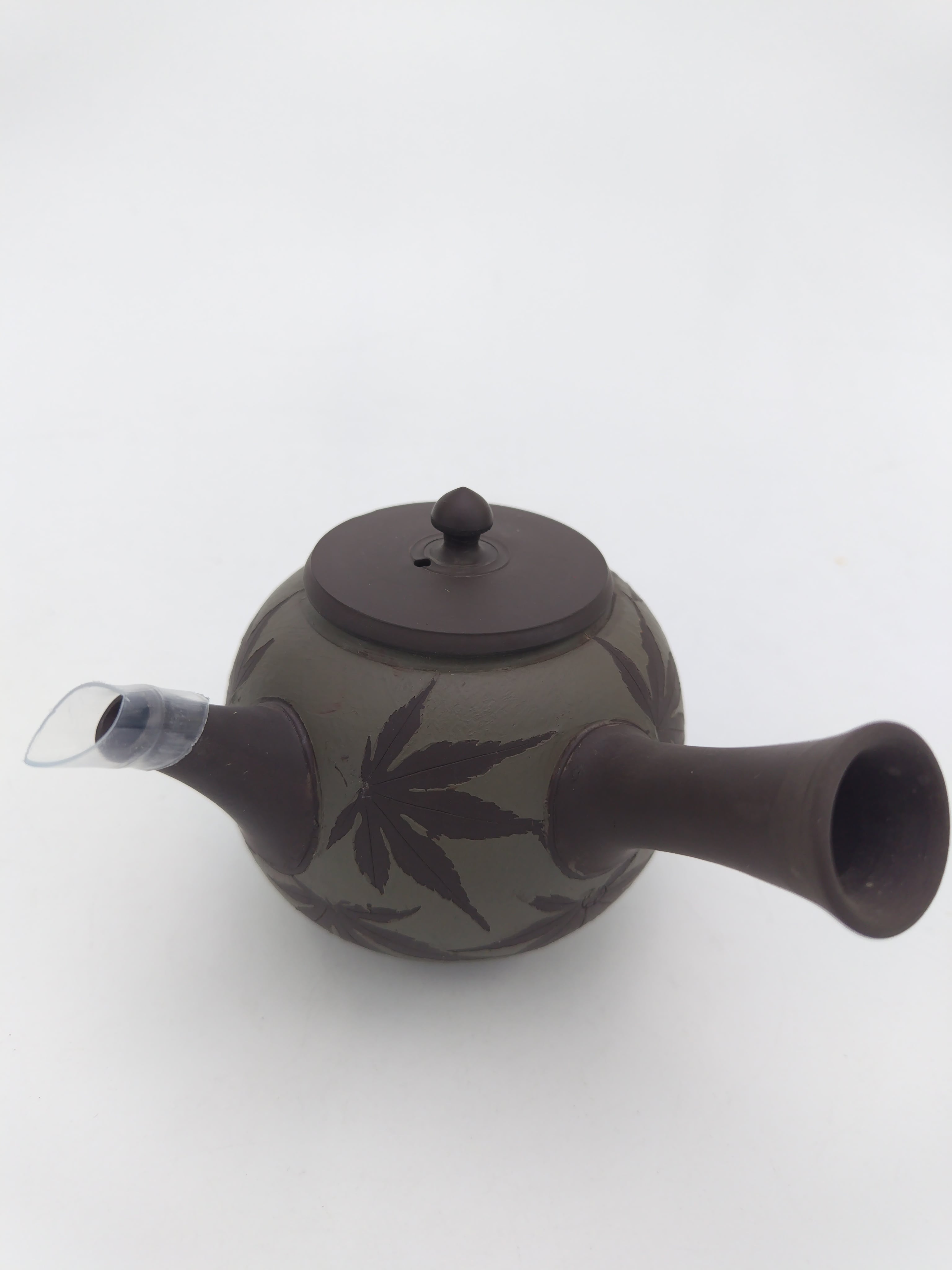 Y8 常滑焼 青峰作 黒紅葉急須 ささめ 310cc 化粧箱入 伝統工芸 Y8 常滑焼 青峰作 黒紅葉急須 ささめ 310cc 化粧箱入 伝統工芸