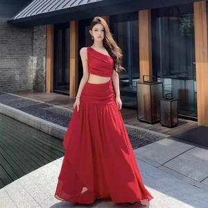 ワンピース パーティドレス ロングドレス ワンピースドレス セクシードレス ロング マキシ丈 ノースリーブ ワンショルダー リゾートワンピ ワンショルダー ウエストカット きれいめ 大人 お洒落 セクシー エレガント 存在感 エレガント レディース お出かけ 休日 イベント 旅行 送料無料 格上げ 春 夏 S M L ホワイト レッド