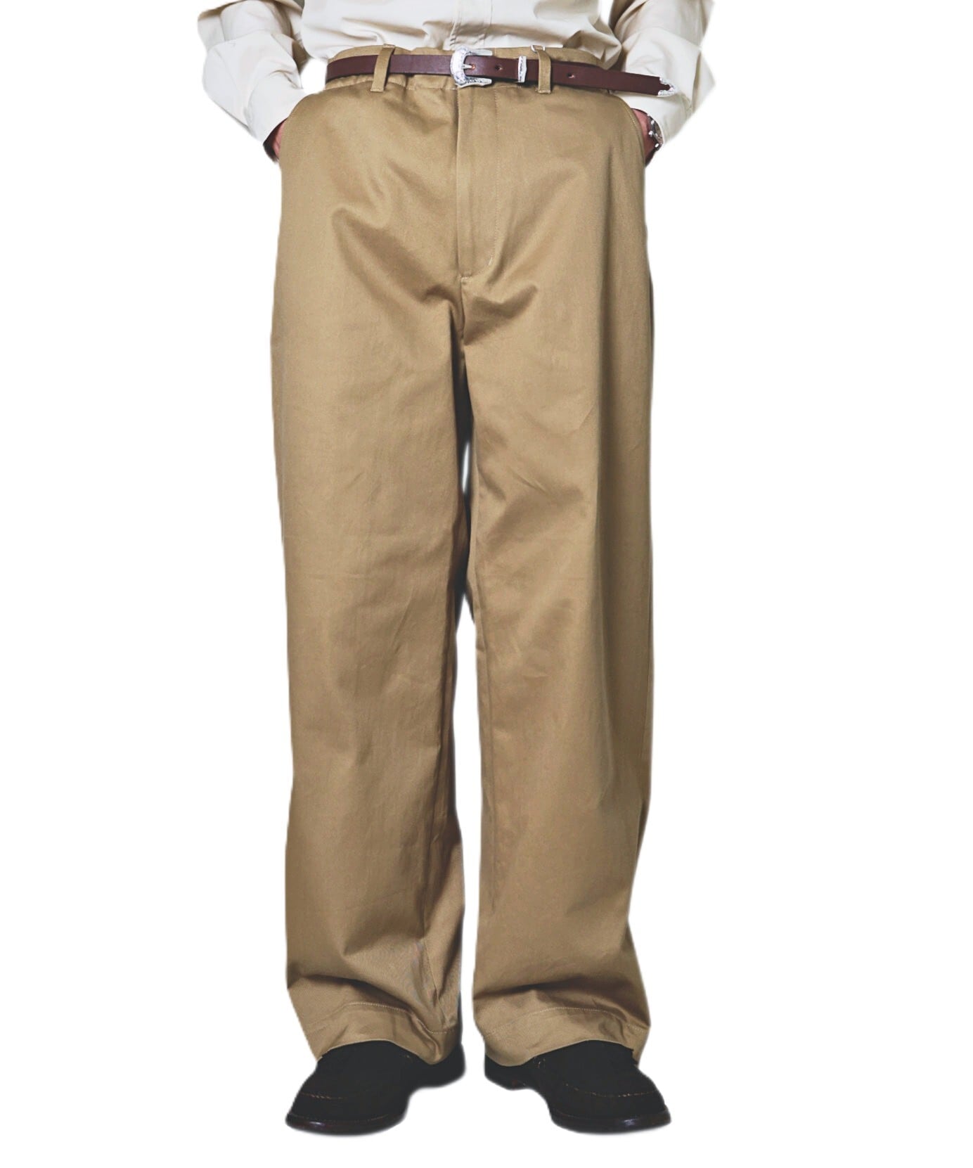 UNIVERSAL PRODUCTS. / 233-60506 NO TUCK WIDE CHINO TROUSERS (CAMEL