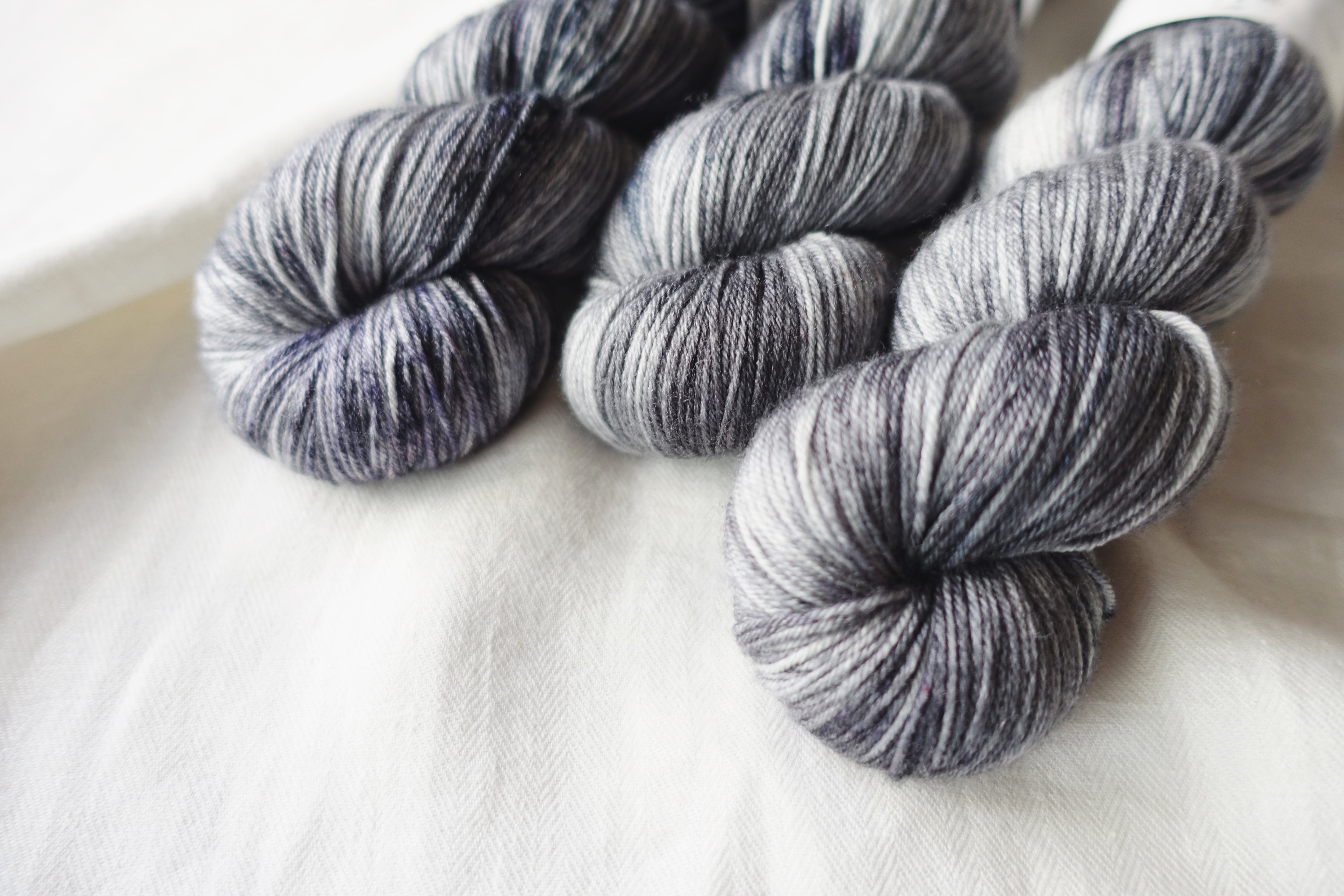 手染め糸]Premium Silk+Wool Sock_coal mine | 手染め毛糸のYaoskep Yarn