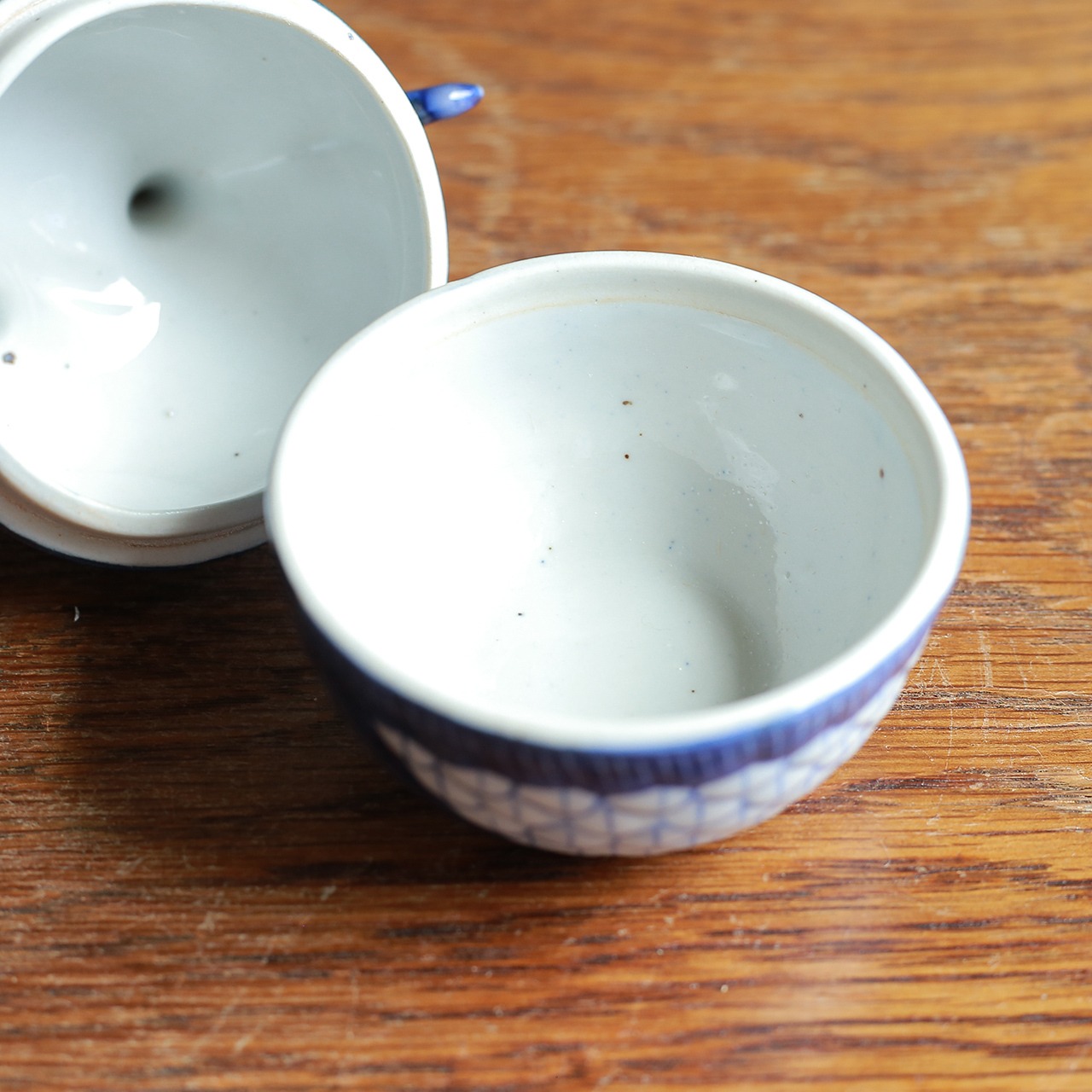 パカッと開く、陶器の青いニワトリ 4