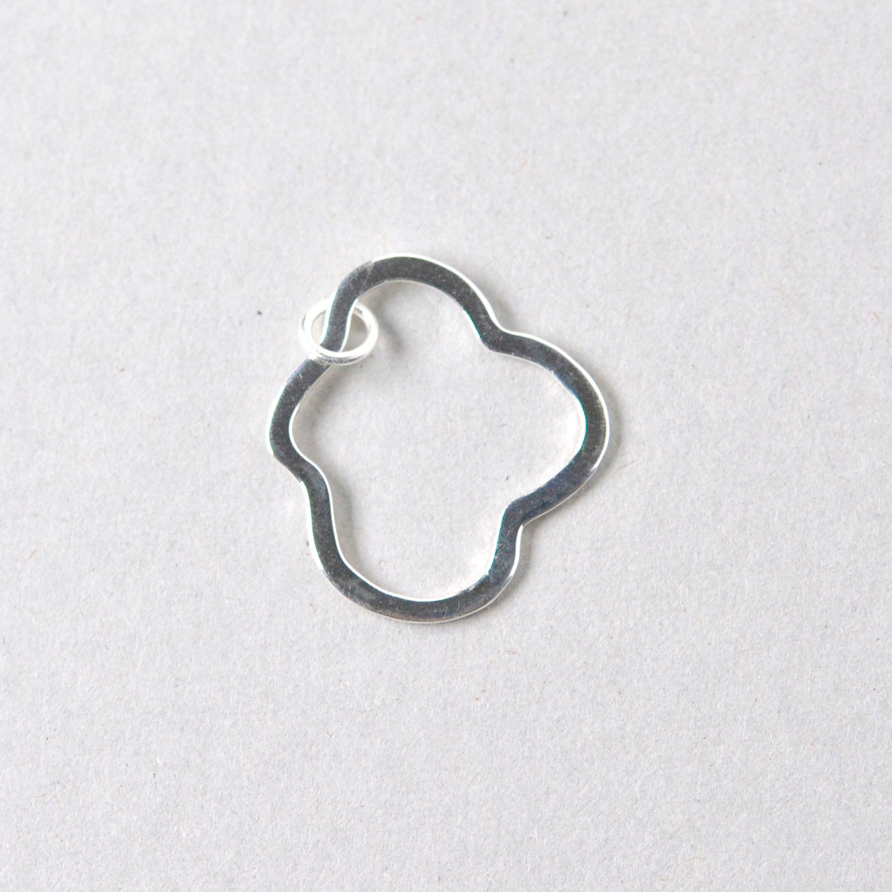 Hanae float ring チャーム