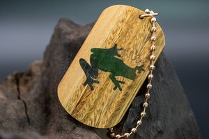 【翡翠の木】パロサント ツートン ドッグタグ 象嵌 カエルの王様