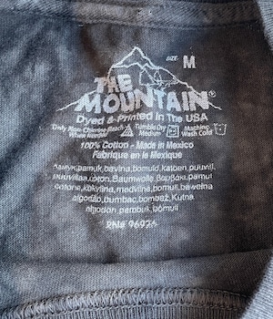 USED THE MOUNTAIN T-SHIRT -DOG-