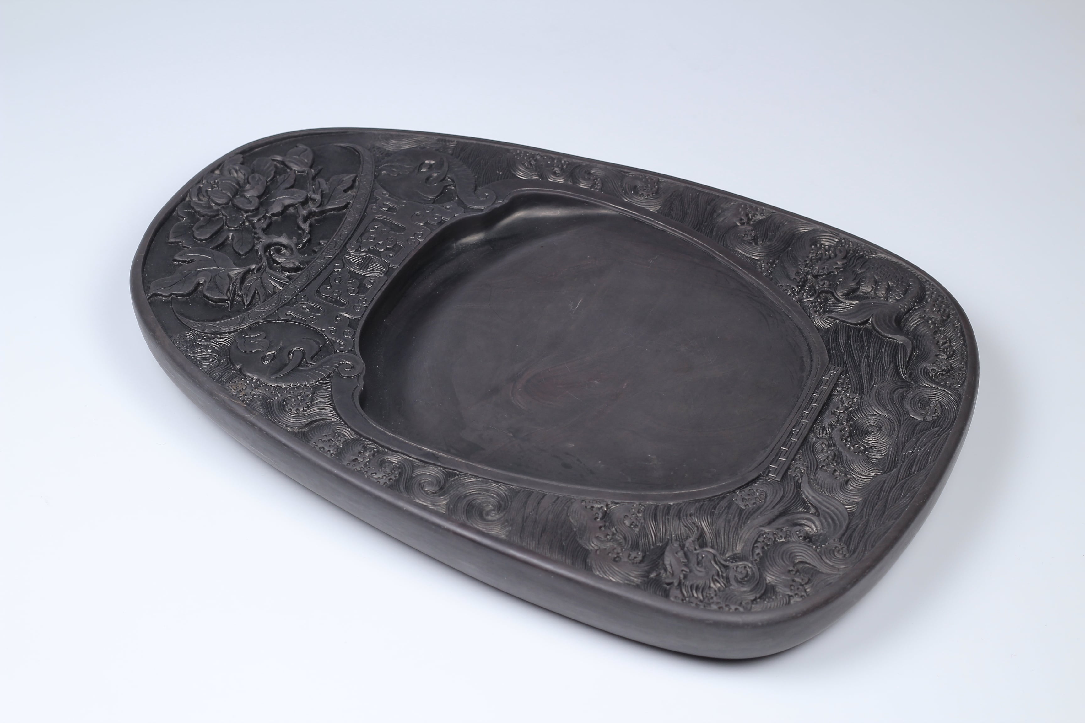 中国硯 彫刻入り すずり か細い 