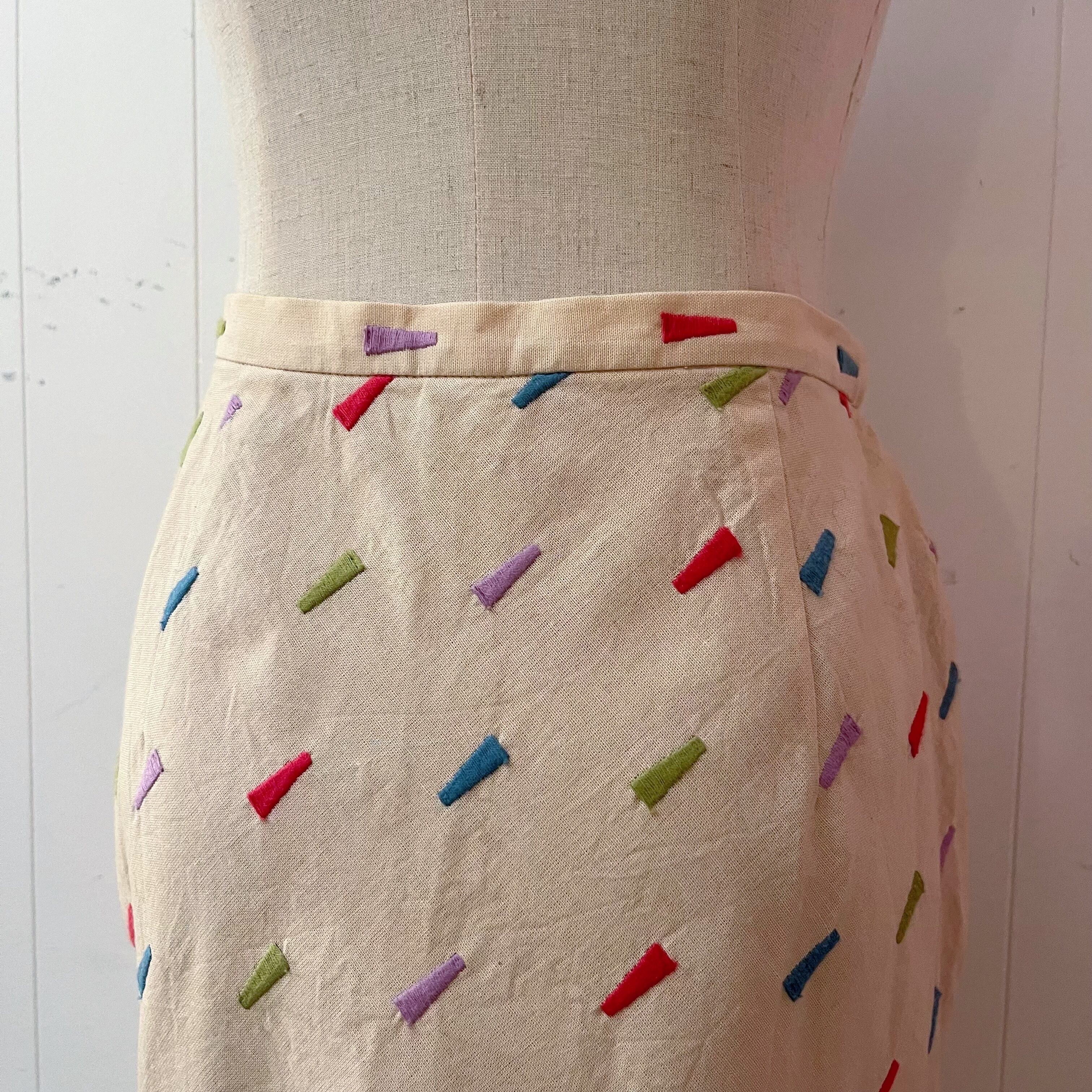 square embroidery semi tight skirt