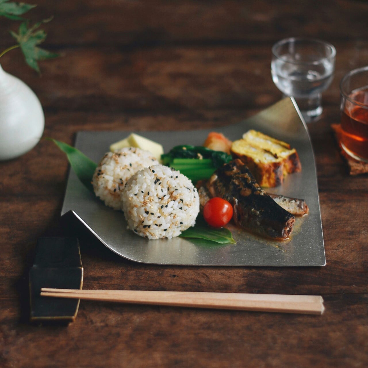 錫製プレート／皿／トレイ》静波 錫板 210×210｜銀雅堂 | 生活を楽しむ