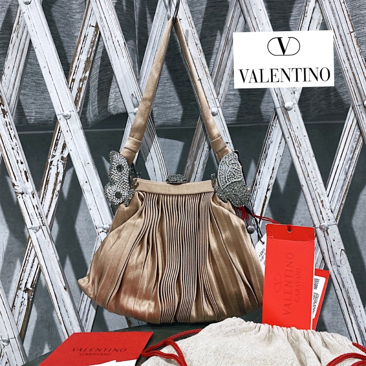 VALENTINO > 未使用品イタリア製ヴァレンティノバタフライモチーフ