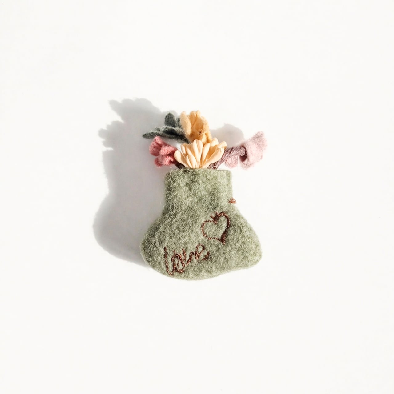 【closet meii】刺繍フラワー ブローチ