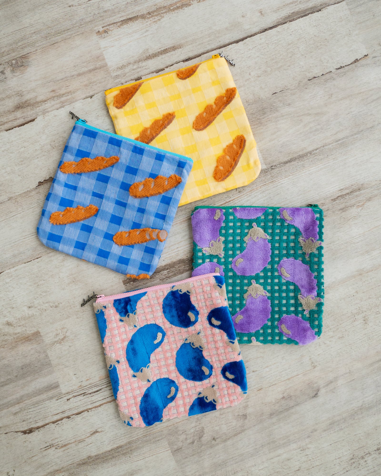 茄子のジャカードポーチ