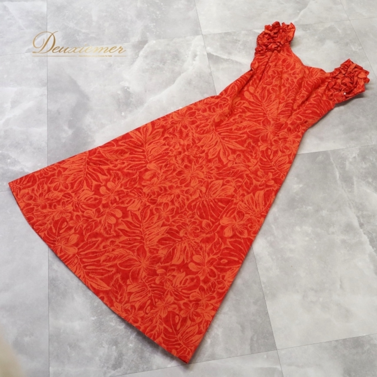 フラダンス 衣装 ワンピース ドレス レッド系 マーメイドライン エムエムジェイ MermaidLine MMJ 日本製 モンステラ柄 プルメリア柄 フリル袖 ハワイアンプリント アロハ フラ ダンス レッスン 練習 華やか 鮮やか かわいい おしゃれ オレンジ系 赤 橙 ダンス衣装 フラ衣装 かわいいドレス おしゃれなワンピース 女性用ドレス フリルデザイン ハワイアンスタイル 美しい ビビッドカラー