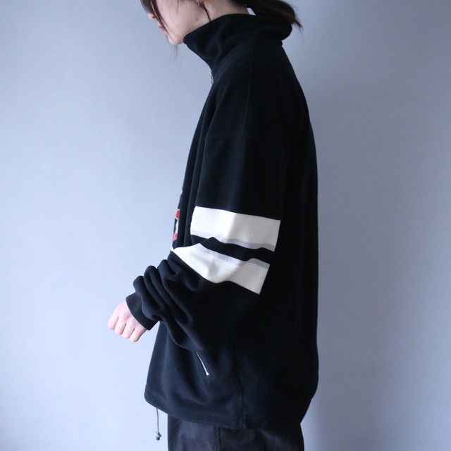 "刺繍"monotone switching design over silhouette half-zip fleece pullover（MADE IN ITALY）