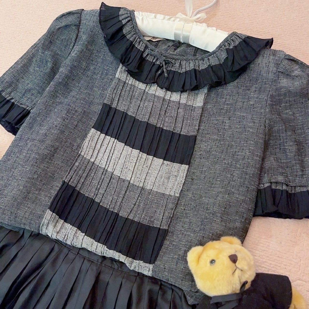 pleats collar monotone blouse