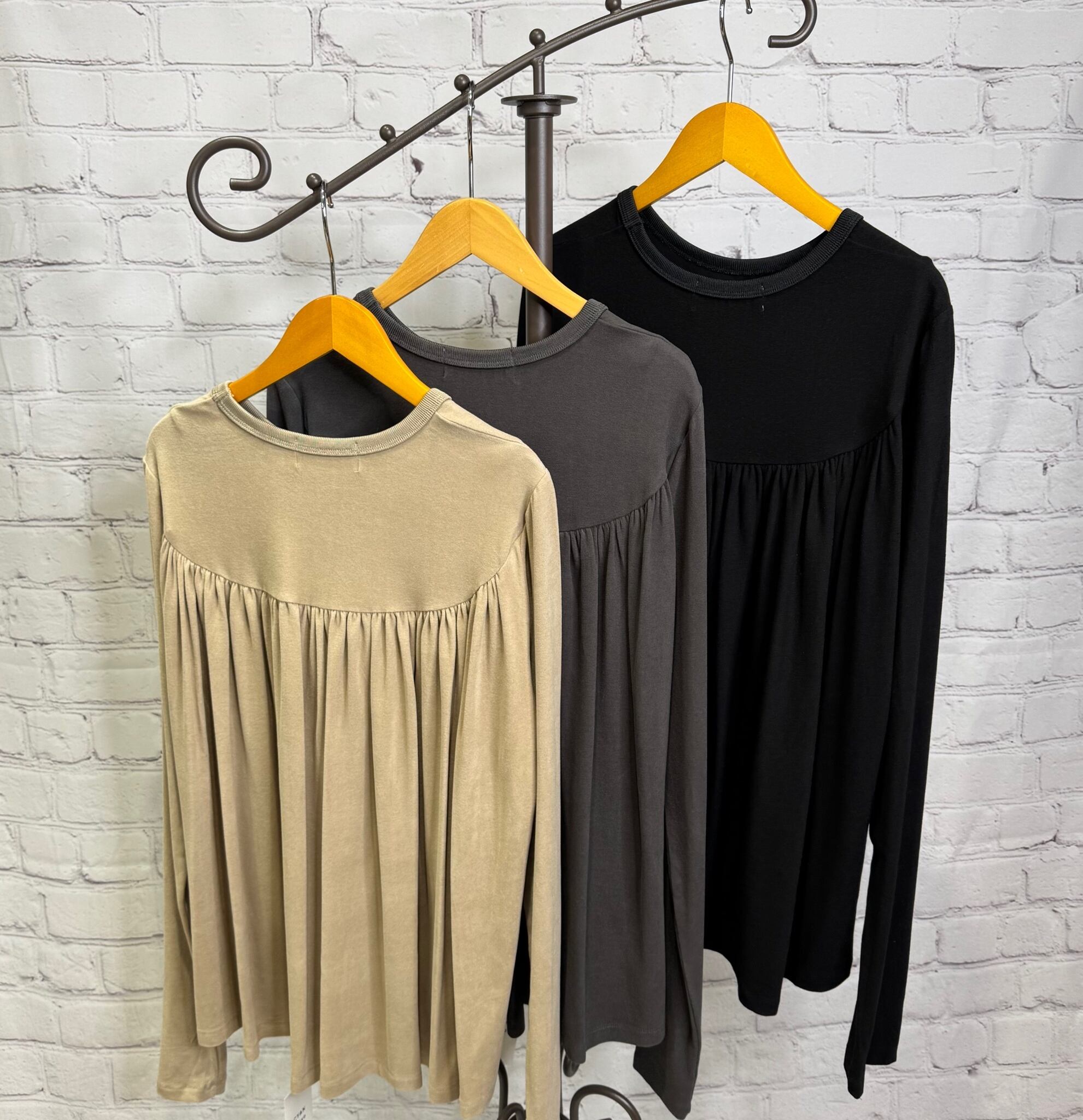 CYAN TOKYO シアントーキョー バックギャザーウォームTOPS 504375