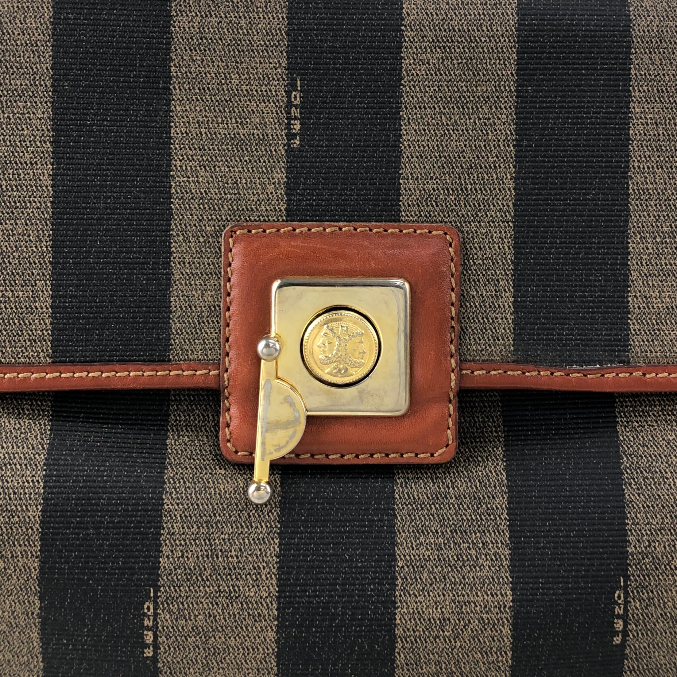 FENDI フェンディ ぺカンショルダーバッグ ブラウン ターンロック PVC