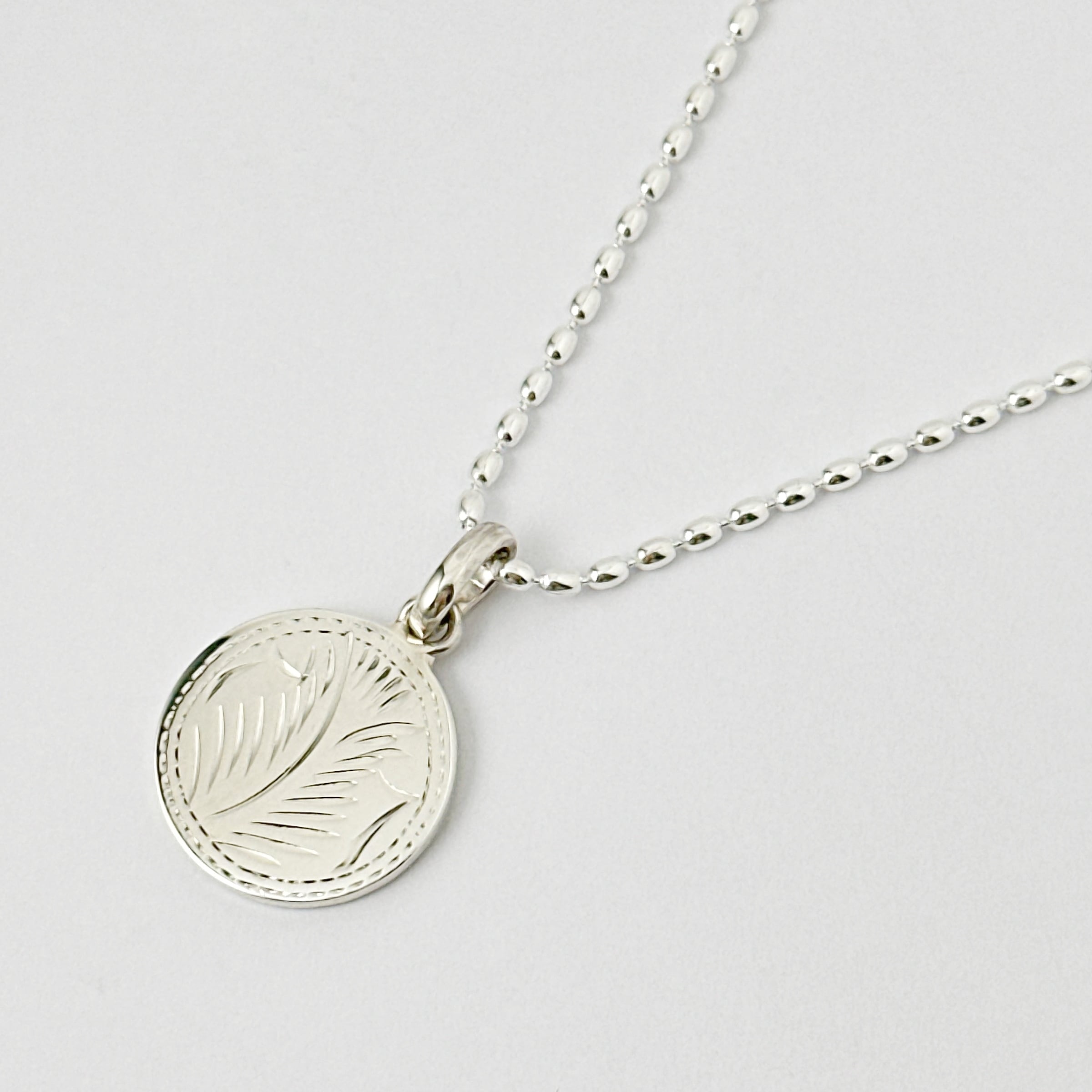 【ラスト2!】カービング リーフコイン ペンダント