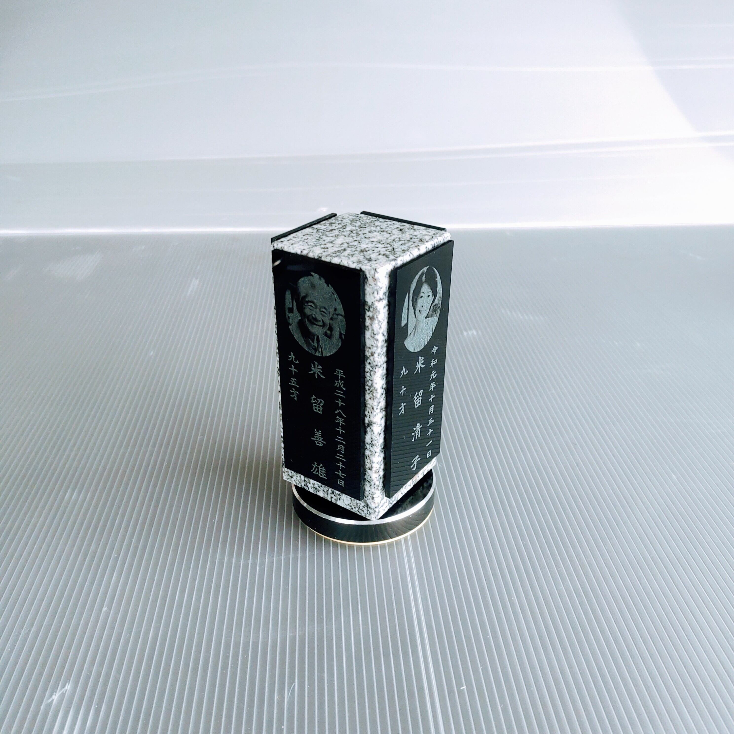 回転位牌 4人用悠想天回 4R50A白 4名様分