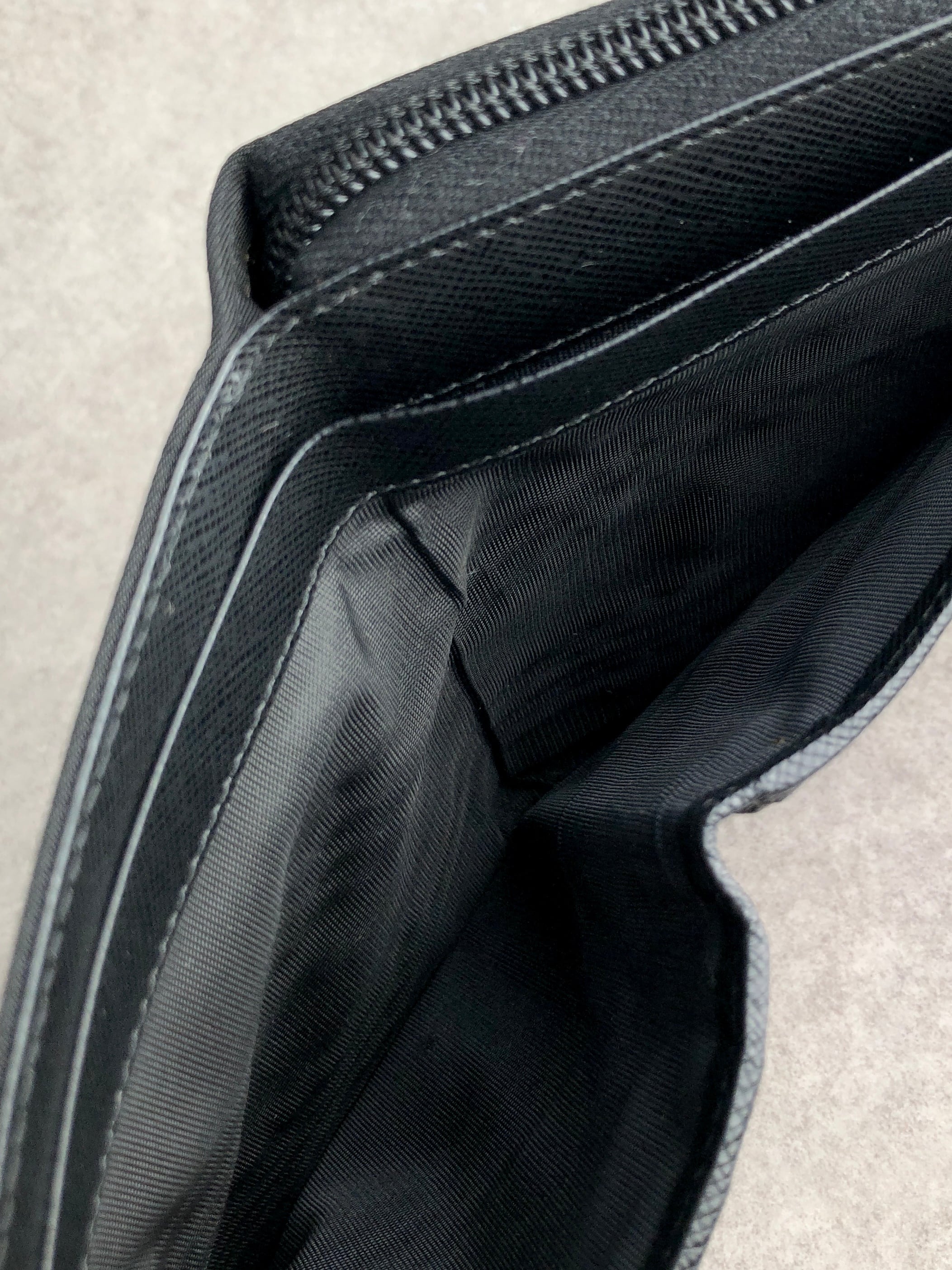 【PRADA／プラダ】ナイロン×レザー 三つ折り財布 ブラック トライアングル PRADA／プラダ】ナイロン×レザー 三つ折り財布 ブラック