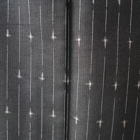 【単衣】 黒地 細縞十字絣 十日町紬