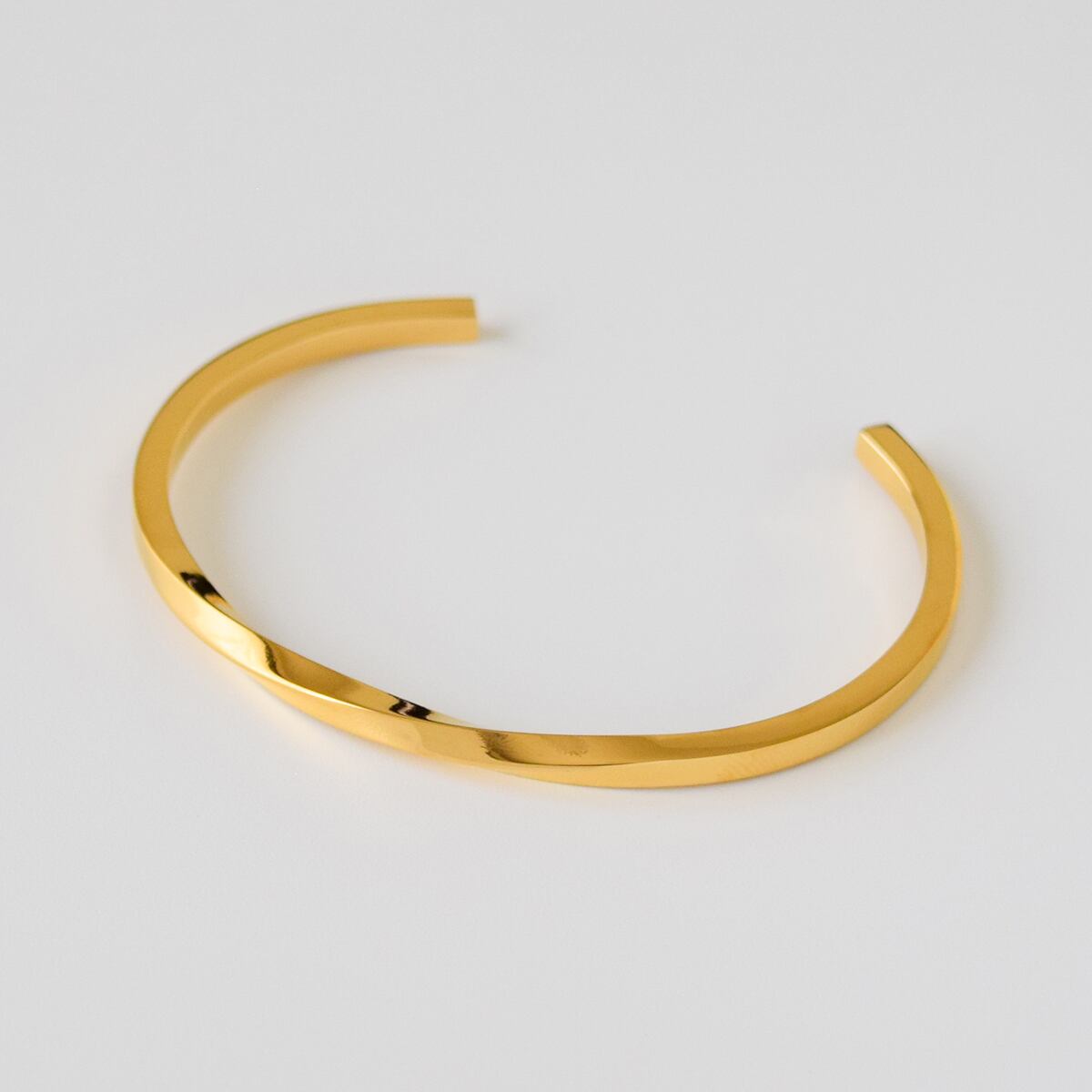 ステンレスナローツイストバングルゴールド | Dimia -ディミア- 公式