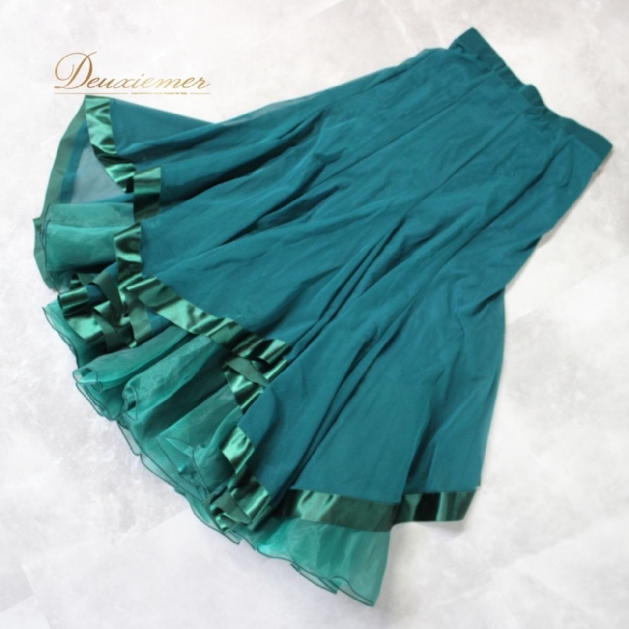 社交ダンス 衣装 スタンダード スカート レッスンウェア 女性用 レディース オールシーズン グリーン系 レース 光沢感 シンプル 緑 無地 華やか フレア ゆったり ストレッチ かわいい おしゃれ ダンスコスチューム 可動性 躍動感 デイリー ショー