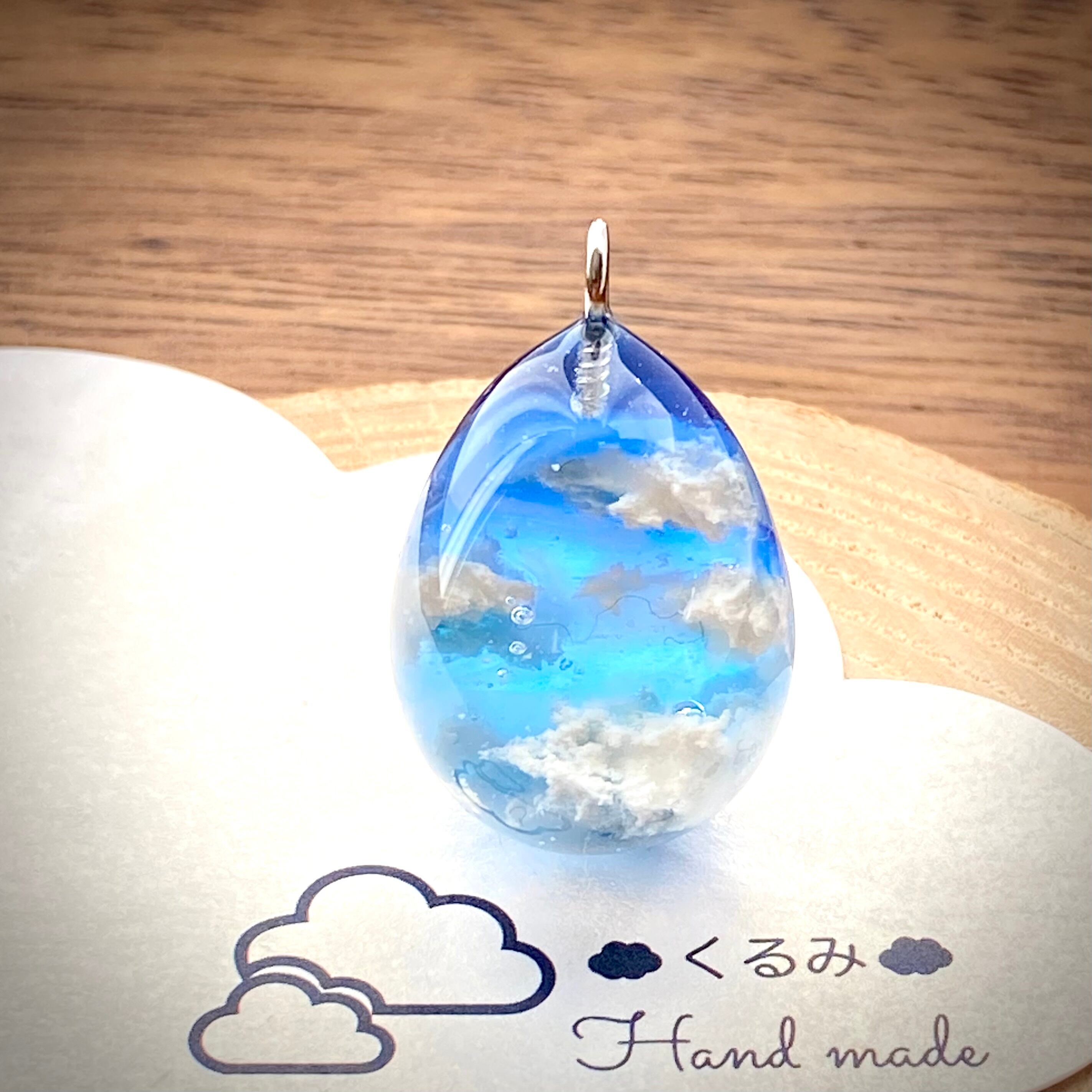 たまご型 ペンダント 雲&空 青空 シルバー 25×18mm