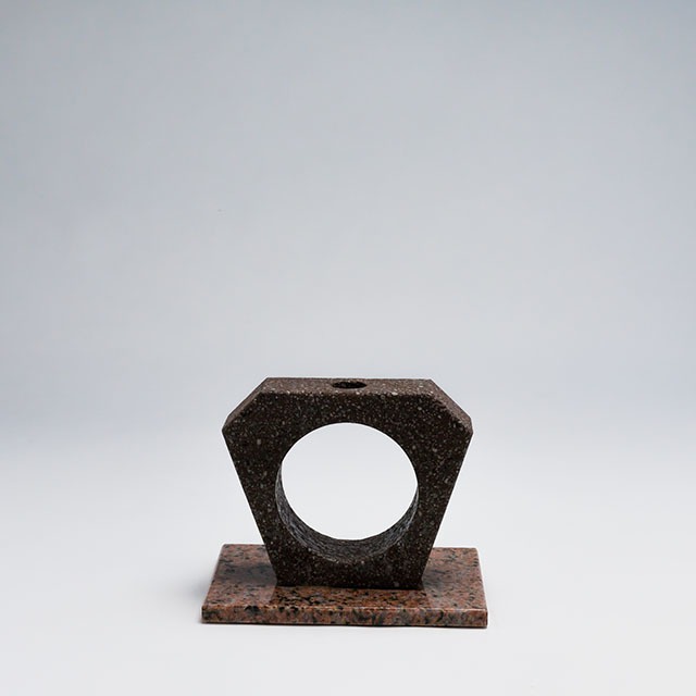 土台付き・石の一輪挿し(多角形)