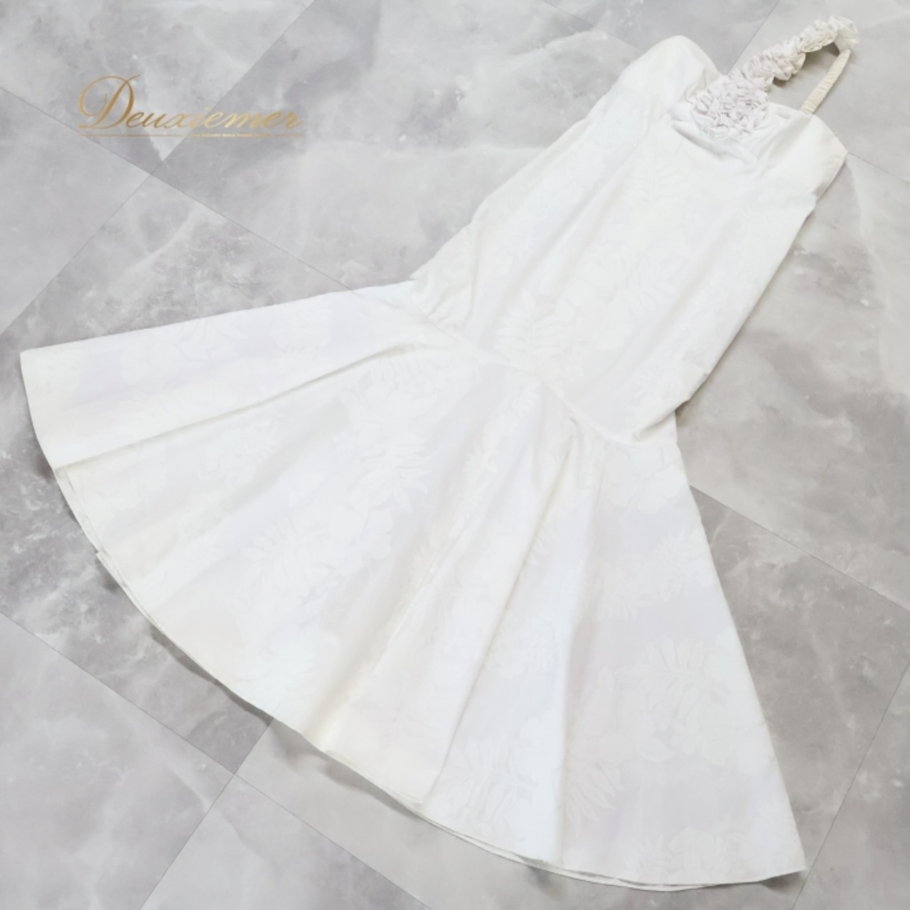 フラダンス 衣装 ワンピース ドレス Royal Creations ホワイト系 ハワイ製 チューブトップ ワンカラー ハイビスカス柄 ラウアエ柄 フリル かわいい 華やか 明るい 白 ハワイアン アロハ ハワイアンプリント フラ ダンス レッスン 練習