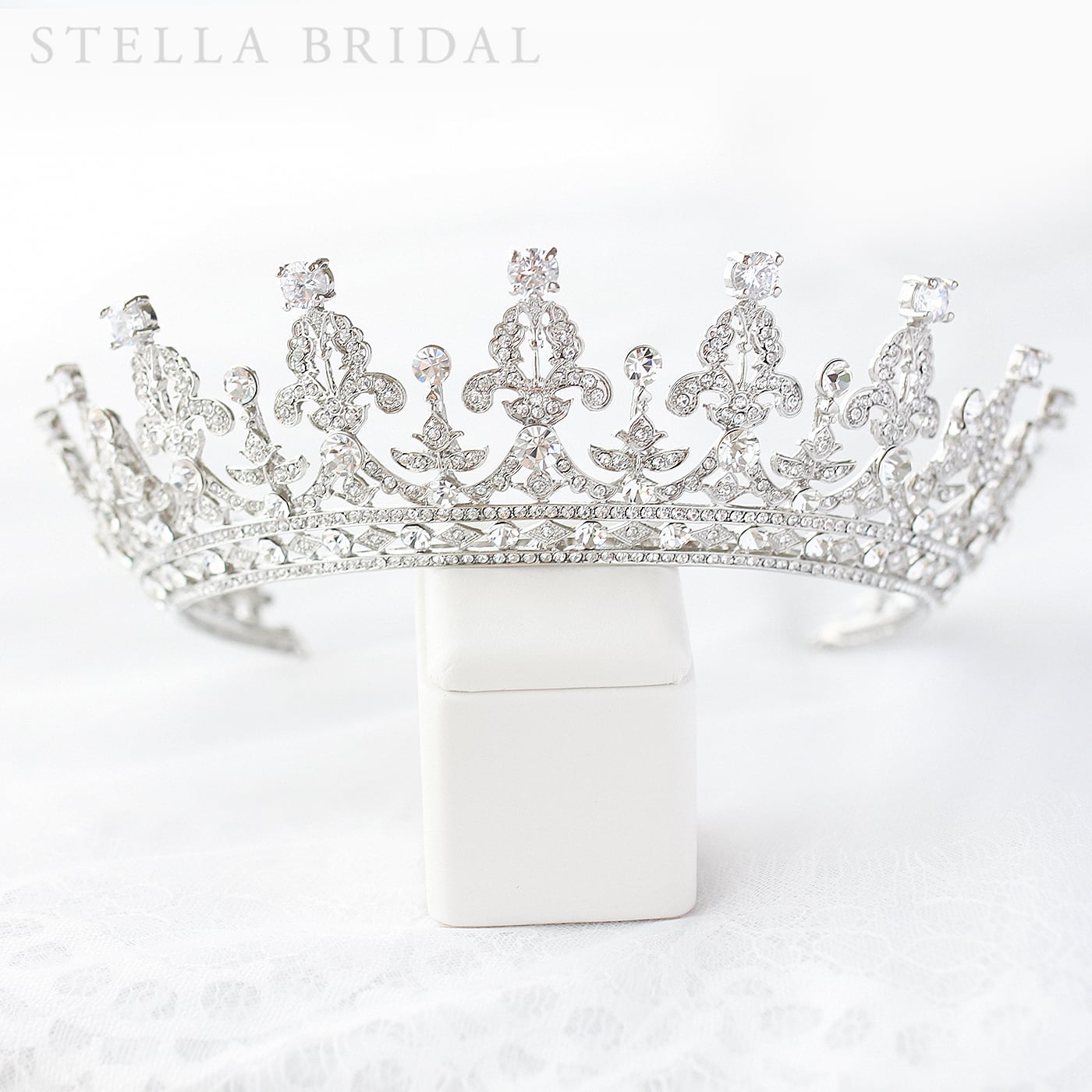 【受注生産品】スワロフスキー＆キュービックジルコニア ウェディングティアラ Victoire - ヴィクトリア | STELLA BRIDAL -  オシャレ花嫁さま御用達ウェディングアクセサリーショップ ＜ステラブライダル＞