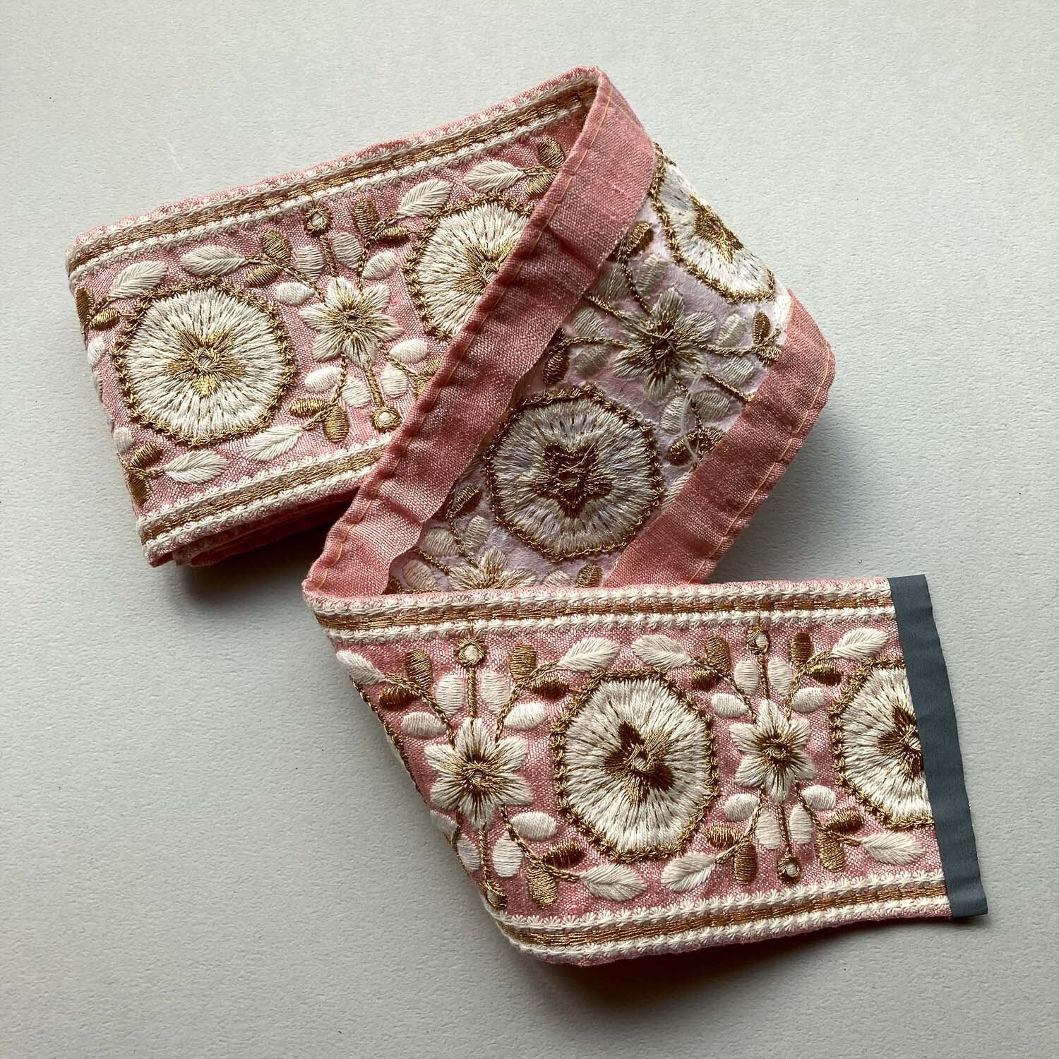 no.142 ハンドメイド✩.*˚刺繍リボンとお花のアンティーク調アクセサリー☆ マジェステ インド刺繍リボン】UHR-85 アクセサリー 人気 流行