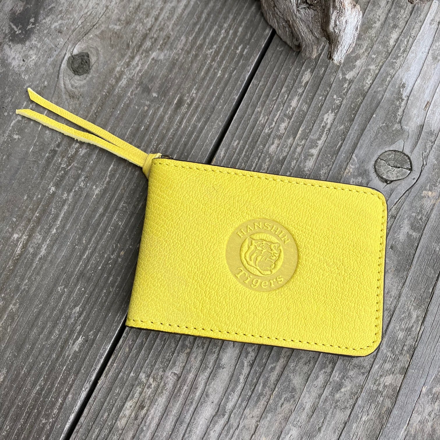 阪神タイガース×兵庫ジビエレザー】兵庫県産鹿革二つ折りパスケース