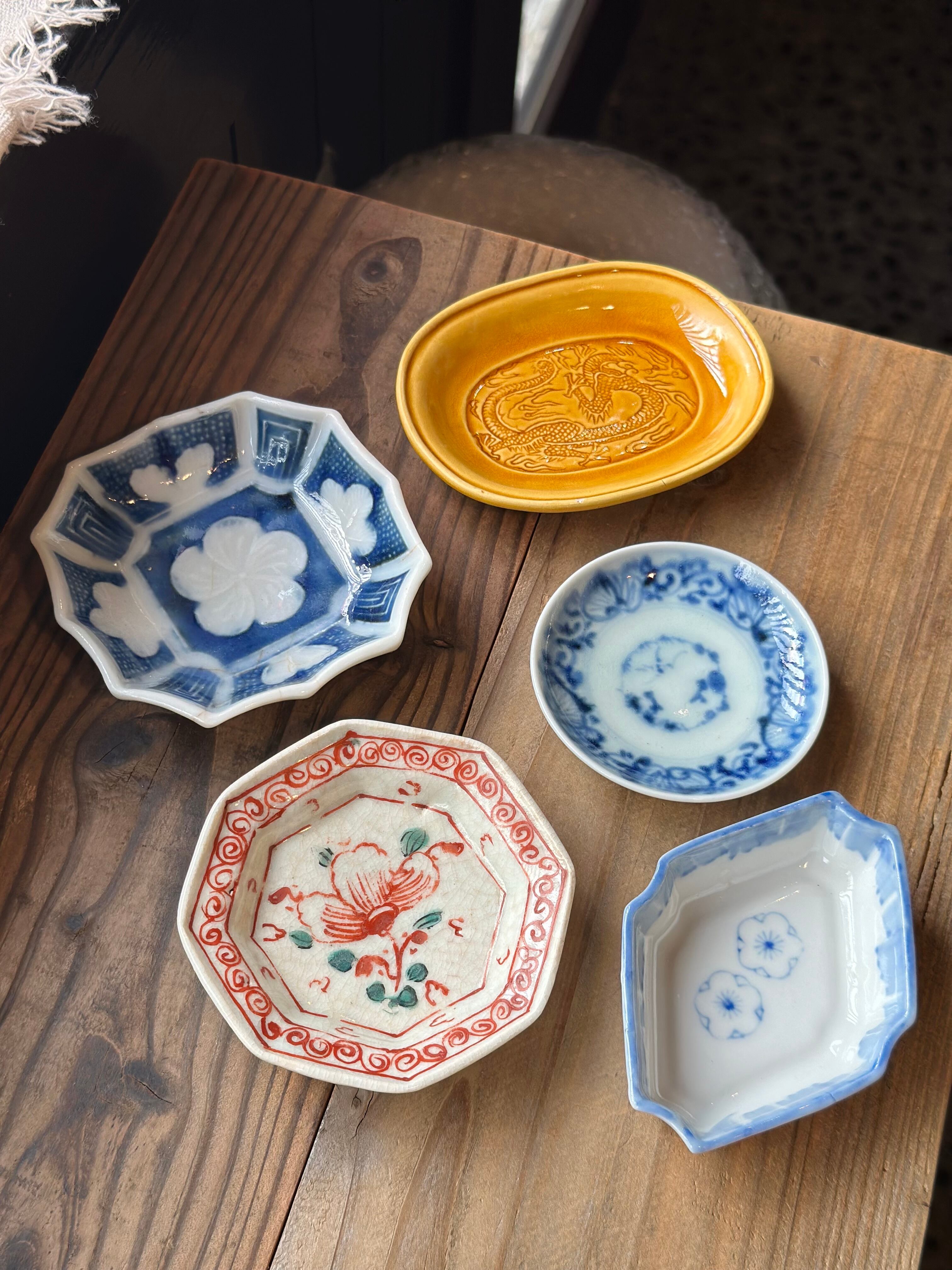 お値下げしました、古九谷　白磁　陽刻　菊　豆皿 お値下げしました、古九谷白磁陽刻菊豆皿