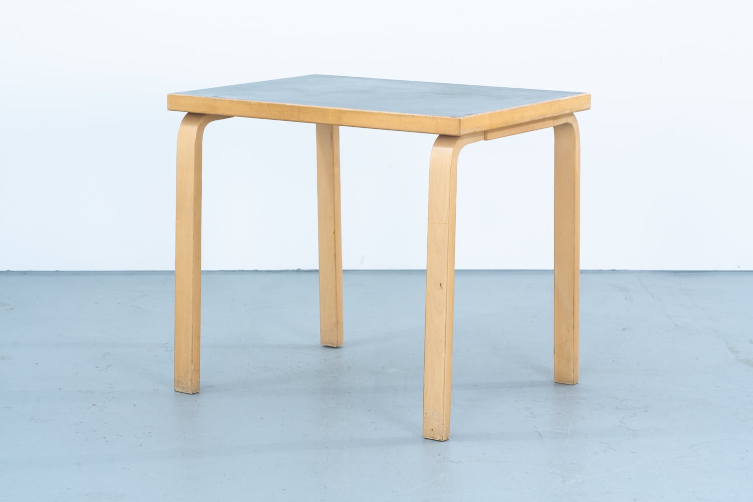 Alvar Aalto | Table gray linoleum 1950s | kaikki gallery | 北欧