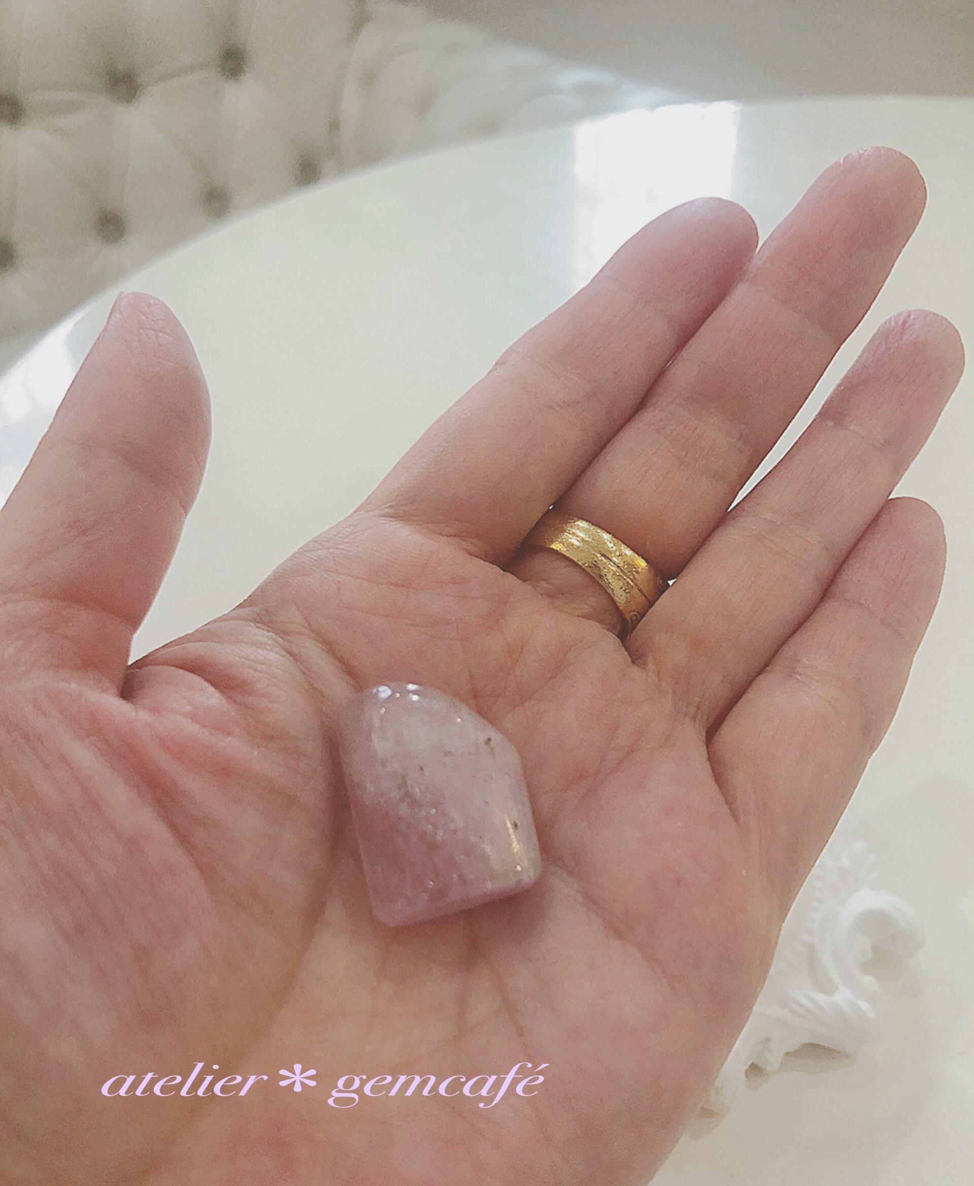 手のひら鉱物 クンツァイト