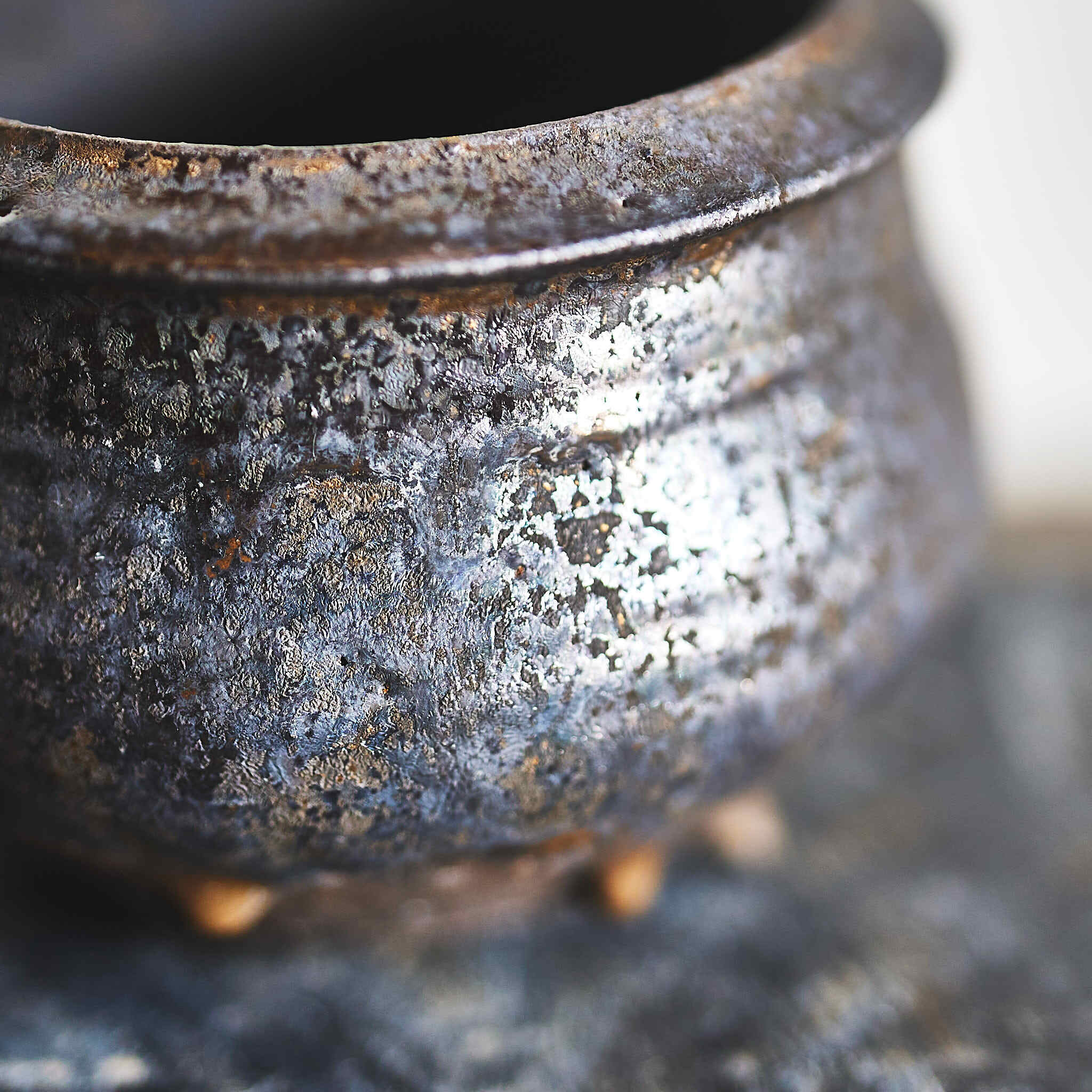 姫野 翔太 銀彩菊模様cylinder 植木鉢 姫野翔太 | いい日あたり