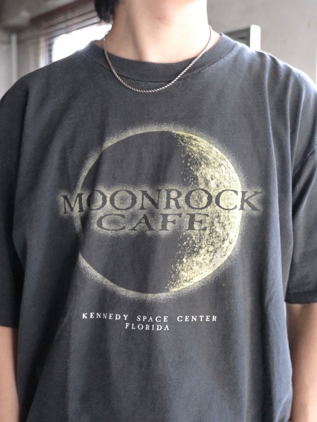 Used MOONROCK CAFE graphic Tee