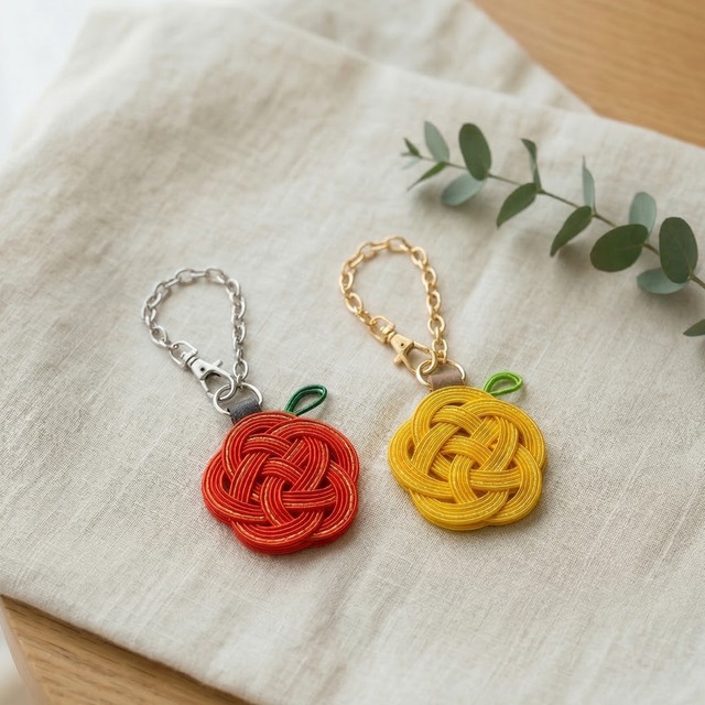 ラッキーカラーで作る、水引ストラップ