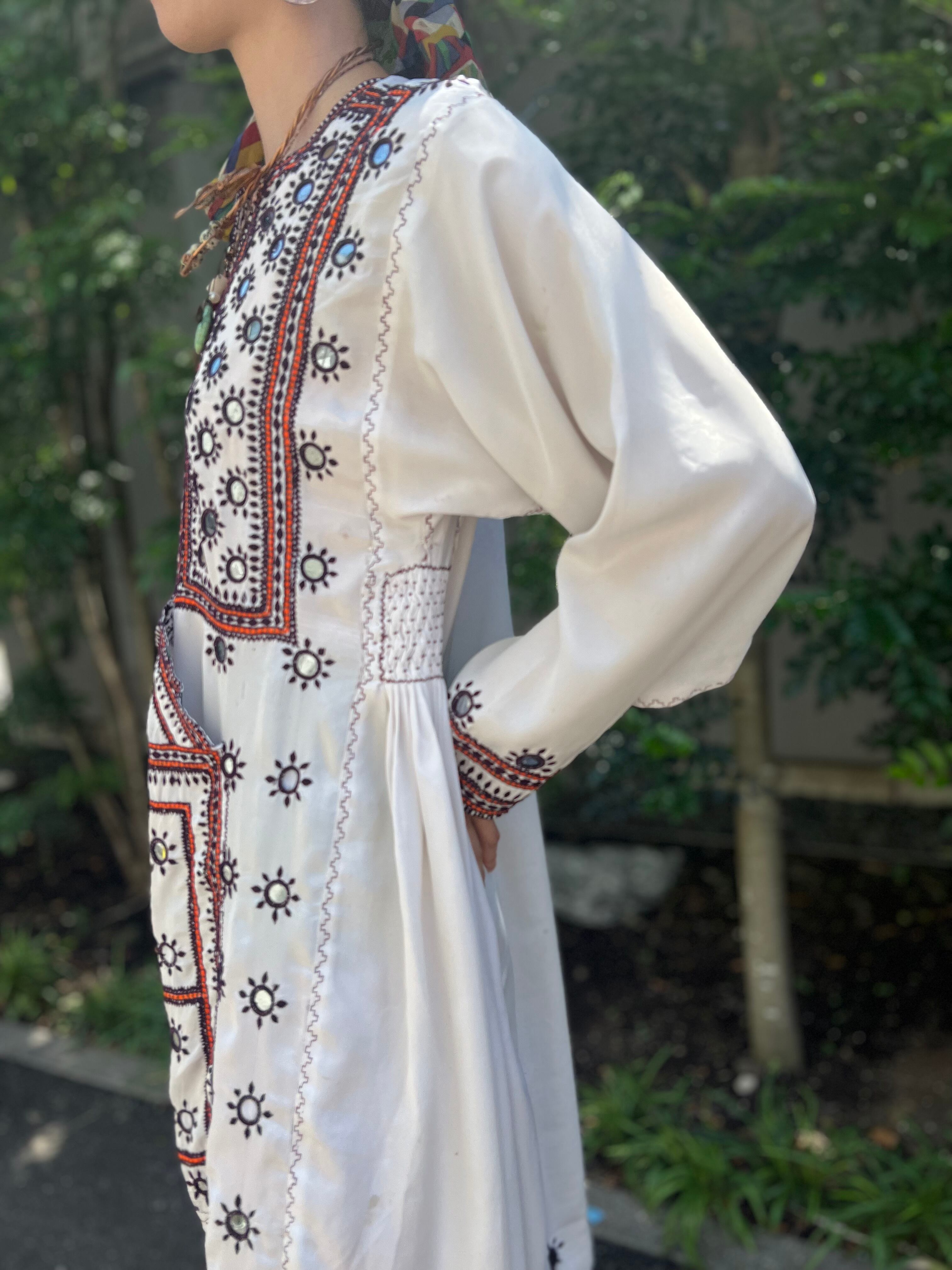 Vintage Pakistan white × mirror work embroidery Baluch dress  